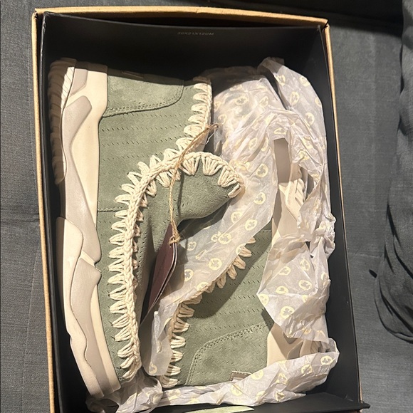 Mou Women's Green Sneakers with Cream Accents - Picture 3 of 6